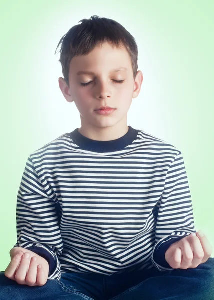 The little boy in a lotus pose — Stock Photo, Image