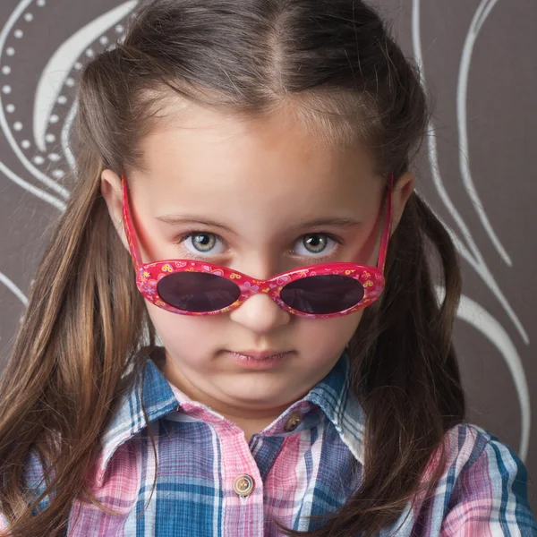 Mooi meisje dragen van een bril — Stockfoto