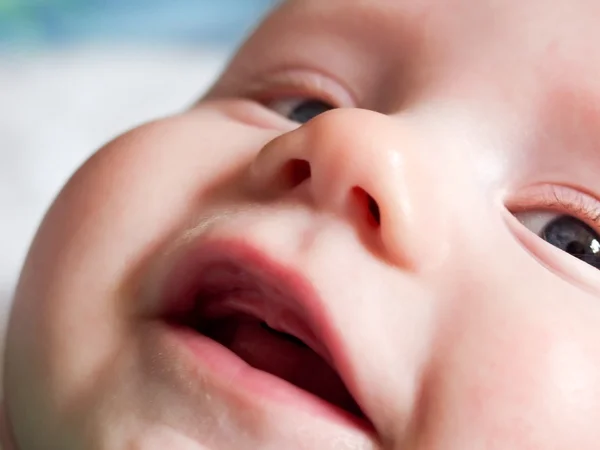 Cara de bebé divertida —  Fotos de Stock