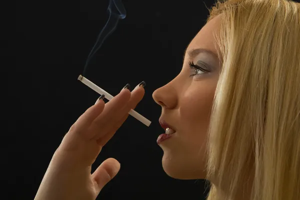 Dame und Zigarre — Stockfoto