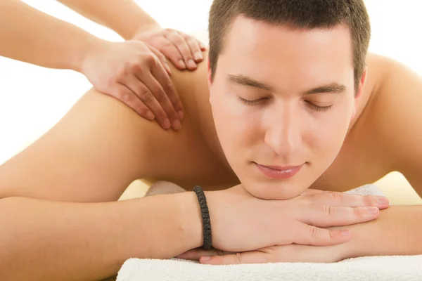 Close-up de um homem atraente com uma massagem nas costas — Fotografia de Stock
