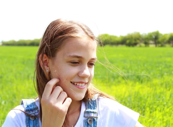 Girl on the nature — Stock Photo, Image