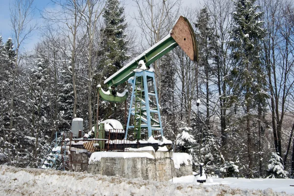 Oil pump in winter forest — Stock Photo, Image