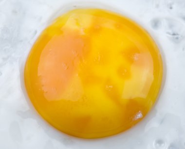 Yağda yumurta.