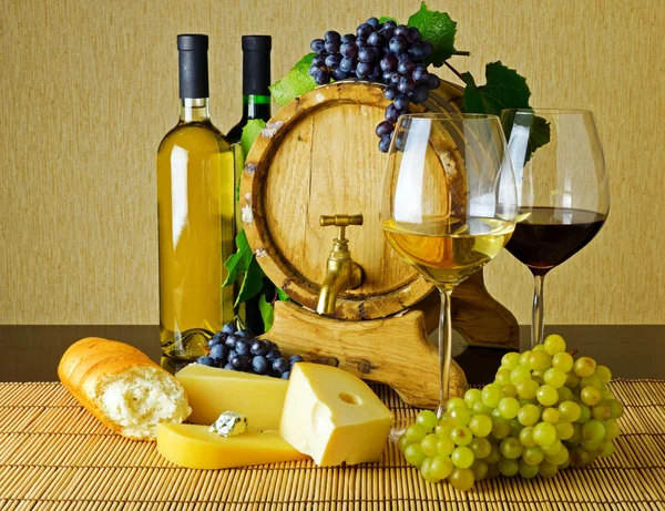 Wino i ser — Zdjęcie stockowe
