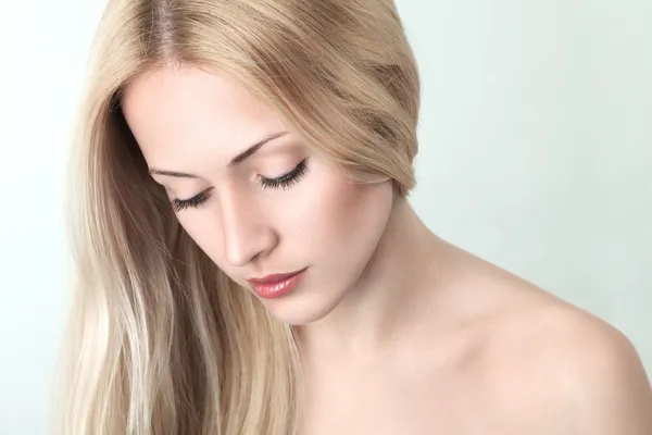 Sexy junge blonde Mädchen — Stockfoto