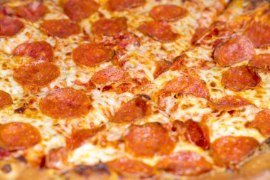 Pepperoni Pizza yakın plan.