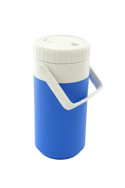 Pequena lata azul refrigerador de plástico fechado no fundo branco . — Fotografia de Stock