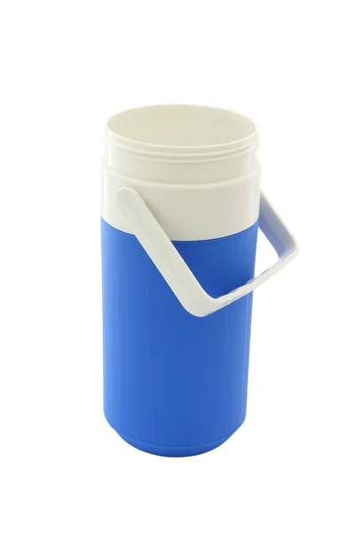 Pequena lata azul refrigerador de plástico aberto no fundo branco . — Fotografia de Stock