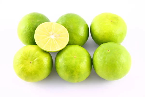 Limes frutas no fundo branco . — Fotografia de Stock