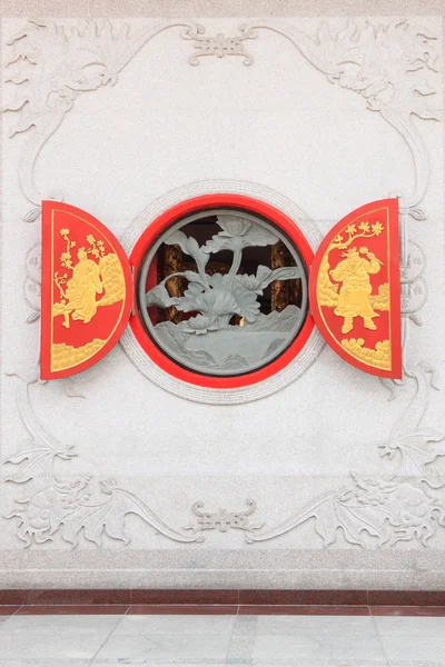 Finestra rotonda cinese sul muro . — Foto Stock