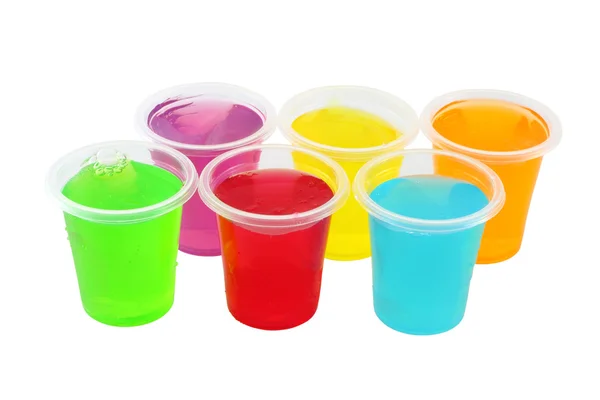 プラスチック製のカップに複数の冷たいゼリー. — ストック写真