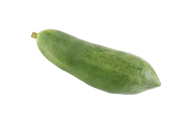 Enda grön papaya frukt på vit bakgrund. — Stockfoto