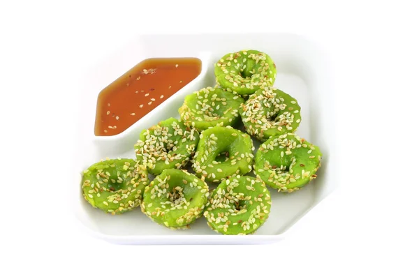 Çince yeşil Hindistan cevizi sütü muhallebi ve tatlı sos. — Stok fotoğraf