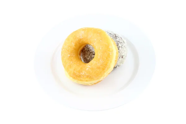 Donut de azúcar y chocolate en el plato sobre fondo blanco . — Foto de Stock