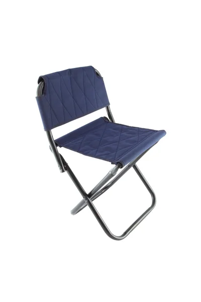 Cadeira dobrável de ferro preto com tecido azul no fundo branco . — Fotografia de Stock