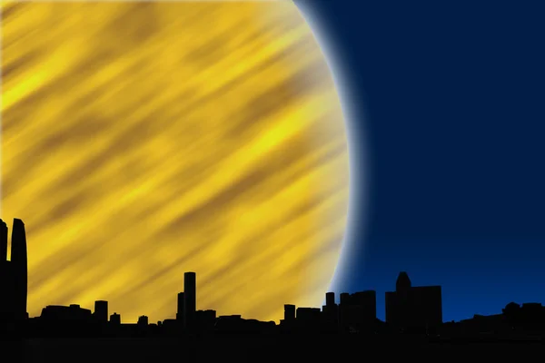 Großer gelber Mond am Stadthimmel. — Stockfoto