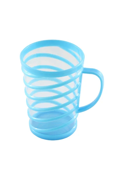 在白色背景上的蓝色螺旋塑料杯. — 图库照片