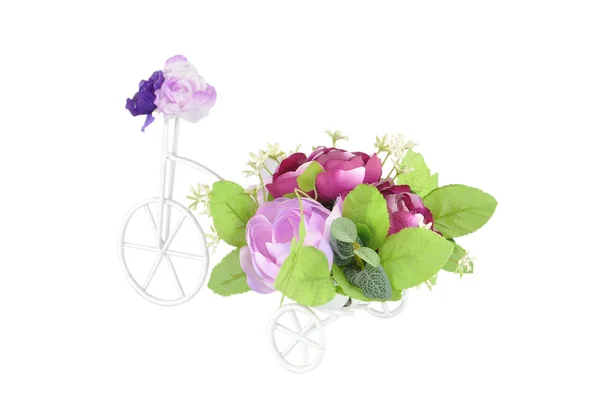 在自行车上的鲜花花束 — 图库照片