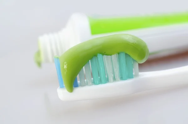 Cepillo dental con pasta dental —  Fotos de Stock