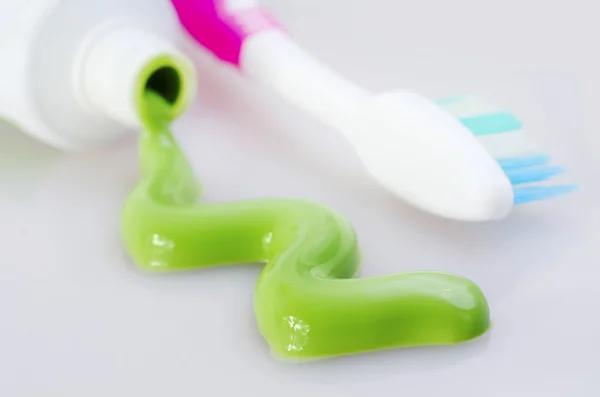 Spazzola dentale con pasta dentaria — Foto Stock