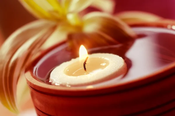 Candle in water — Stockfoto