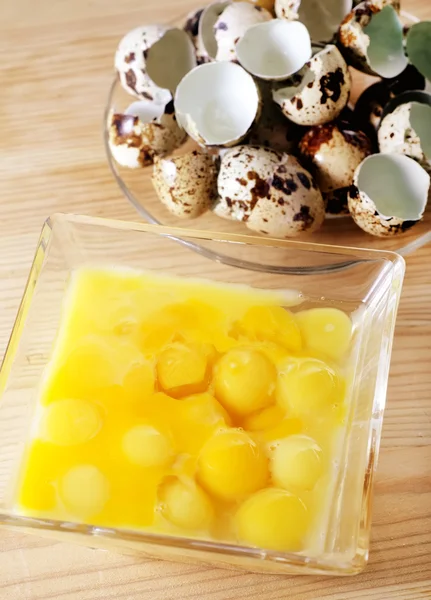 ไข่แดงในชาม — ภาพถ่ายสต็อก