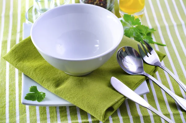 Біло-зелена посудомийна машина — стокове фото