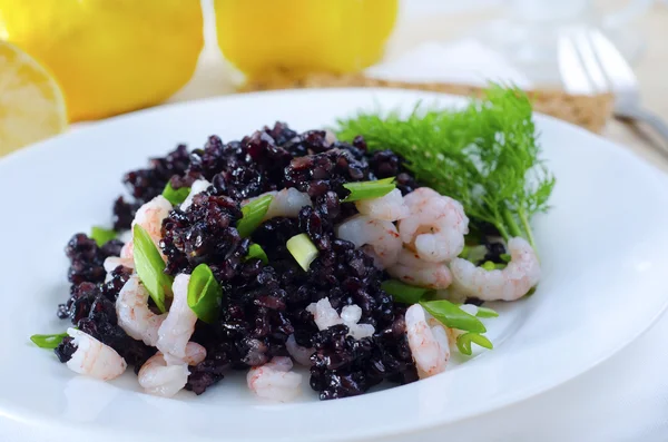 Black rice with shrimps — Stock Photo, Image