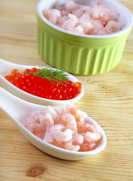 Shrimps and caviar — Stock Photo, Image