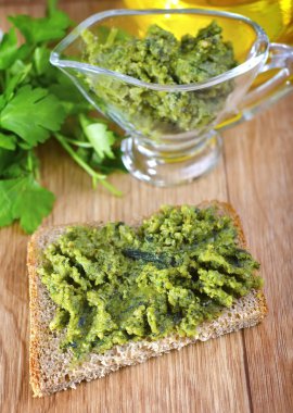 pesto ile ekmek