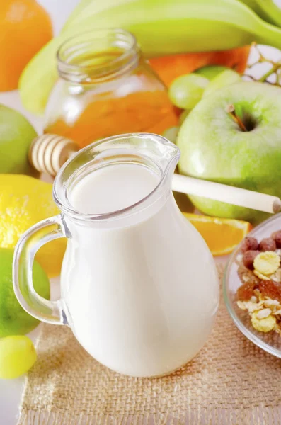 Melk en fruit — Stockfoto