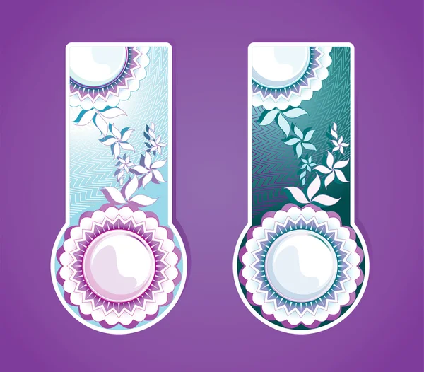 Етикетки з квітковим орнаментом на фіолетовому фоні — стоковий вектор