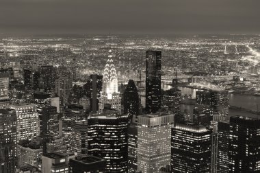 alacakaranlıkta New York'un manhattan skyline havadan görünümü