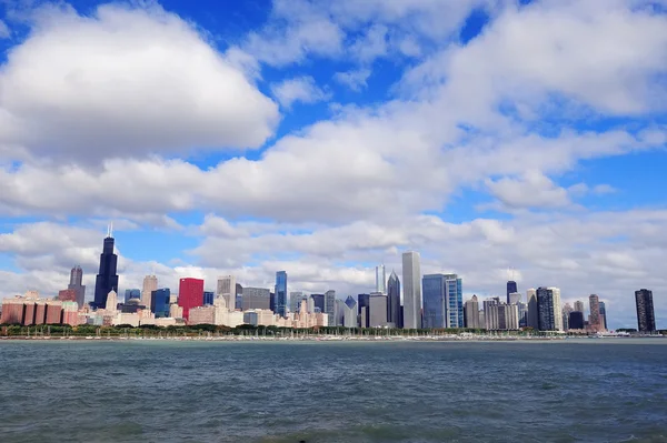 Chicago skyline över lake michigan — Stockfoto
