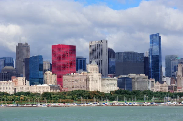 Chicagoer Skyline über dem Michigansee — Stockfoto