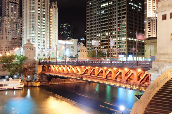 Chicago river lopen — Stockfoto