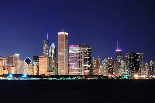 芝加哥在黄昏的天空 — 图库照片