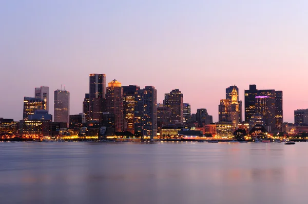 波士顿市中心地平线在黄昏 — 图库照片