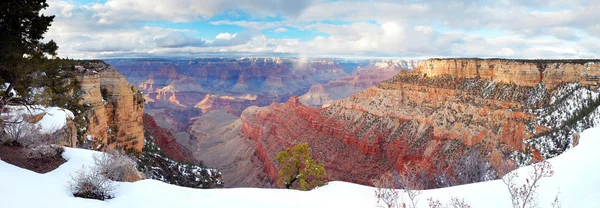 Grand Canyon Panoramablick im Winter mit Schnee — Stockfoto