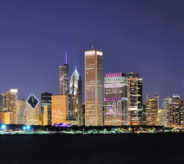 Chicago skyline at dusk — Stock Photo, Image
