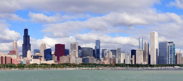 Chicago skyline over Lake Michigan — Stock Photo, Image