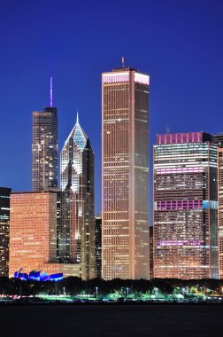 Chicago alacakaranlıkta manzarası