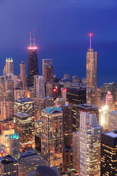 芝加哥在黄昏的鸟瞰图 — 图库照片