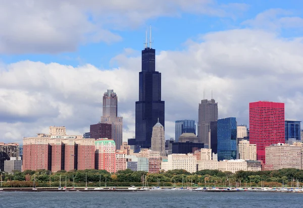 Chicago skyline sobre o Lago Michigan — Fotografia de Stock