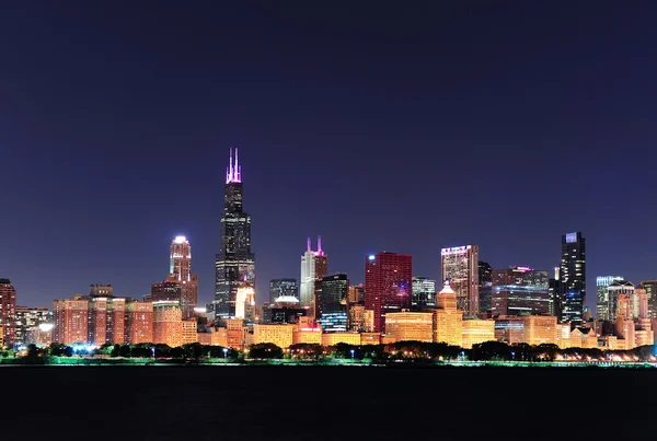 芝加哥在黄昏的天空 — 图库照片