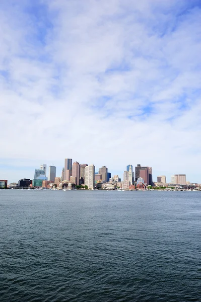 Boston Skyline über dem Meer — Stockfoto