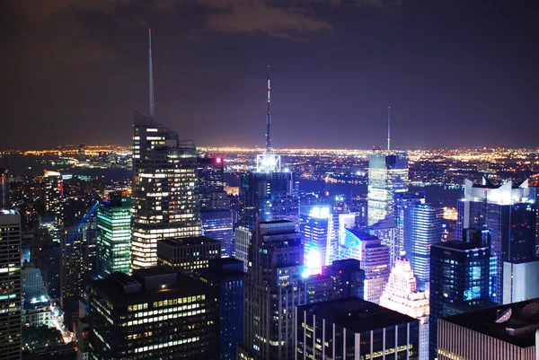 ニューヨーク市タイムズスクエアの夜のパノラマ — ストック写真