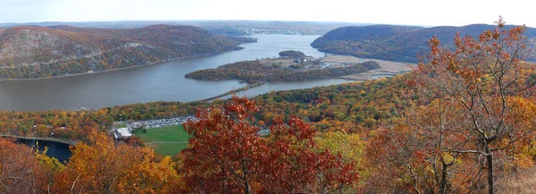 Autumn Bear Mountain aerial view panorama with Hudson River — Stock Photo, Image