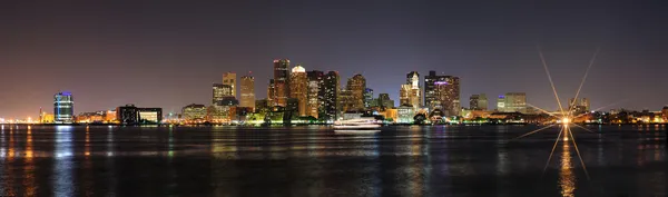 Панорама центра Бостона ночью — стоковое фото